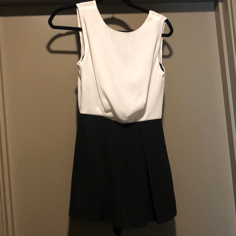 Black/white sleeveless romper w/ back lace detail